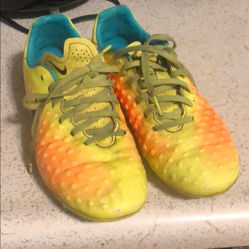 boy's soccer shoes